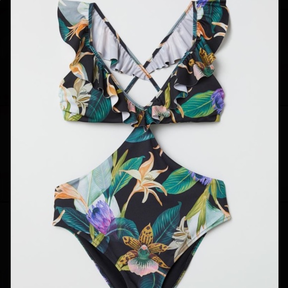 NWT Ruffle Swimsuit 🌺 - Picture 1 of 1